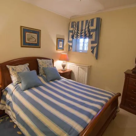 Cecilia Villa Praia das Maçãs